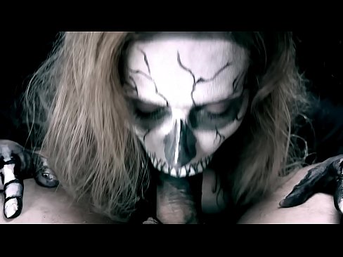 ❤️ Demon djevojka siše kurac svojim crnim ustima i guta spermu. Analni video na hr.chancel.top ❤